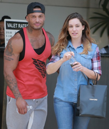Kelly Brook is flashing an 'engagement ring' she probably bought herself
