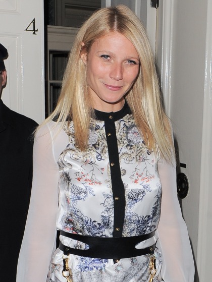 Gwyneth Paltrow allowed her children to eat curry & hot dogs (with Fritos!)