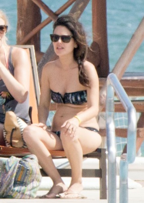 Rachel Bilson Absolutely Amazing in Her Bikini in Cancun