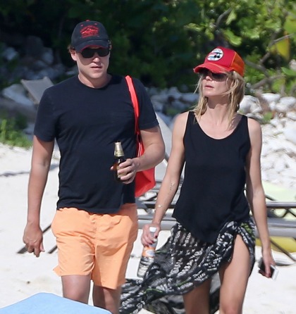 Heidi Klum shows off her boy toy and her bewbs in Mexico (sfw)