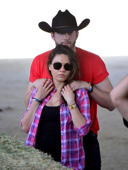 Ashton Kutcher & Mila Kunis: Stagecoach Couple
