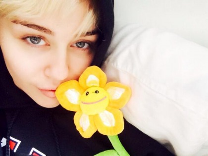 Miley Cyrus talks 'scary' allergic reaction, she's back on tour this Friday