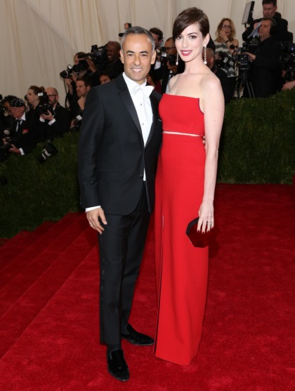 Anne Hathaway in red Calvin Klein at the 2014 Met Gala: boring or classic?