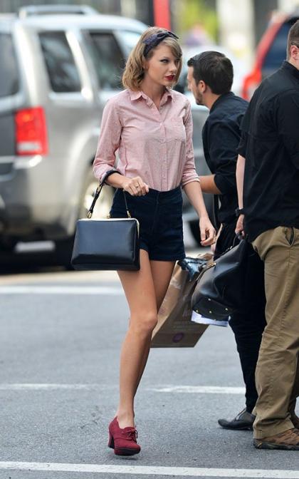 Taylor Swift Shows Off Perfect Pins after Soho Gym Session