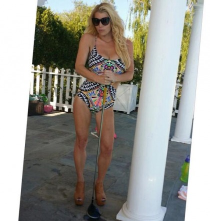 Jessica Simpson shows off her newly-toned bikini body on Twitter: good for her?