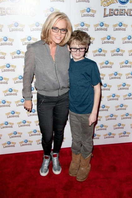 Jenny McCarthy's son called cops on her for texting & driving, she took away his phone