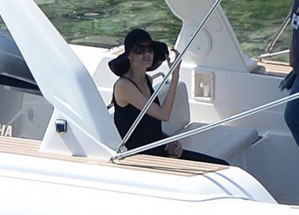 Angelina Jolie's married lady style is still all-black: first photos of Jolie in Malta
