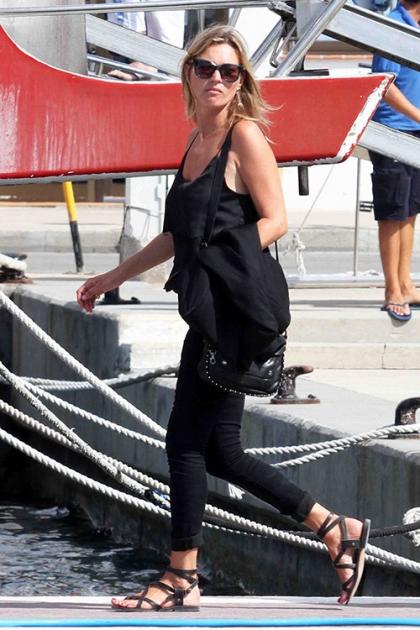 Kate Moss & Jamie Hince Hop Off a Yacht in Spain 