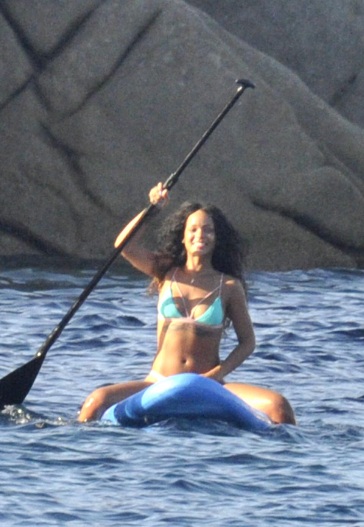 Rihanna Flawless Body while paddleboarding in Italy