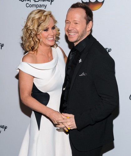 Jenny McCarthy & Donnie Wahlberg got married on Sunday in St. Charles, Illinois