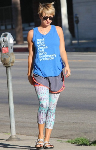 Kaley Cuoco Arriving for a Yoga Class