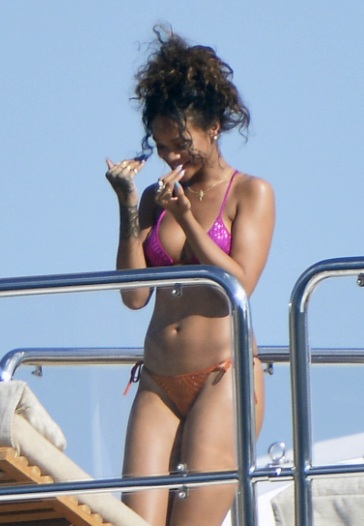 Rihanna Sexy Bikini Snaps on a Boat in Ponza