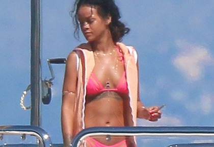 Rihanna Bikini Pictures Are A Fail