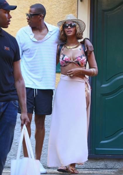 Beyonce & Jay-Z were affectionate with each other in Portofino: weird or normal?