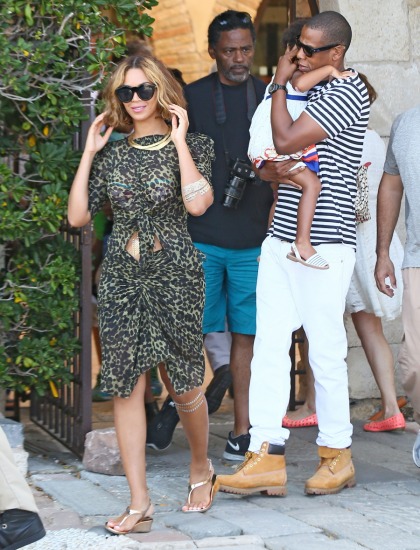 Beyonce, Jay-Z & Blue Ivy take in the Picasso Museum in Antibes: adorable?