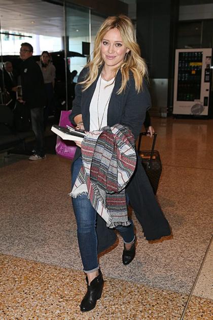 Hilary Duff Jets Out of Sydney