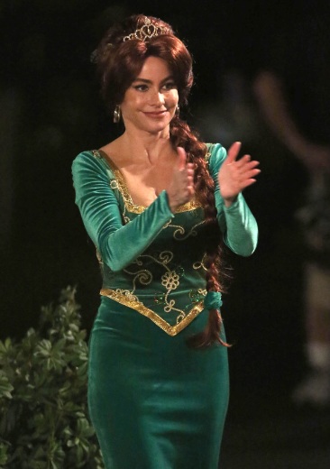 Sofia Vergara as Fiona on the set of Modern Family Halloween Special