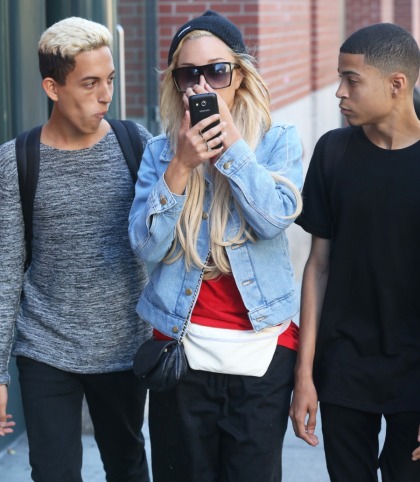 Amanda Bynes believes there's a microchip in her head, reading her mind