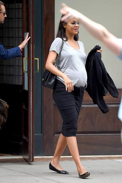 Pregnant Zoe Saldana: Magnolia Bakery Babe!