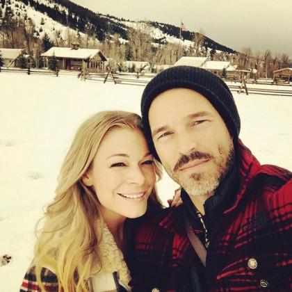 LeAnn Rimes & Eddie Cibrian vacationed in Montana for Thanksgiving: cute?