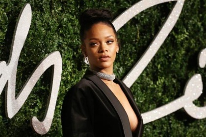 Rihanna's Cleavage Is Fashionable