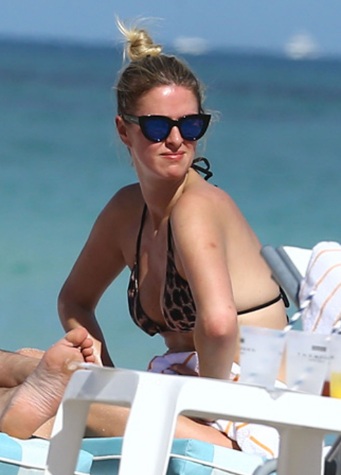 Nicky Hilton Booty Relaxing on the beach in Miami