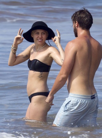Miley Cyrus Flaunts Bikini Body in Hawaii