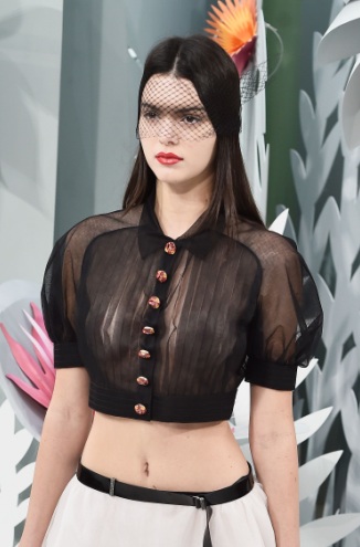Kendall Jenner Sexy as Hell at Chanel 's Spring-Summer 2015 Fashion Show