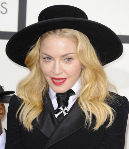 Madonna shades pop 'princesses?: 'There's lots of pretty dresses around'