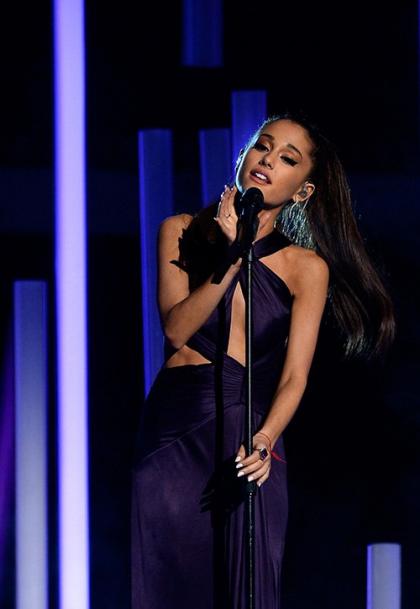 Ariana Grande Makes Grammy Debut with 'Just a Little Bit of Your Heart'