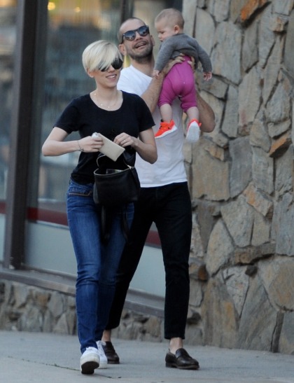 Scarlett Johansson & Romain step out with baby Rose in LA: so cute?