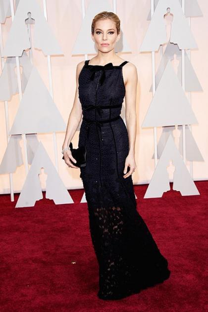 Sienna Miller Sizzles in Oscar de la Renta at the 2015 Oscars