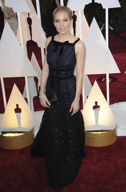 Sienna Miller in Oscar de la Renta at the Oscars: beautiful or boring?