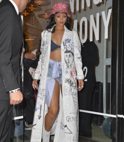 Rihanna Knows How To Dress!