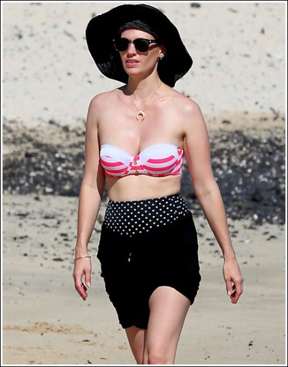 January Jones Drops Some Bodacious Bikini Cleavage January Jones Drops Some Bodacious Bikini Cleavage