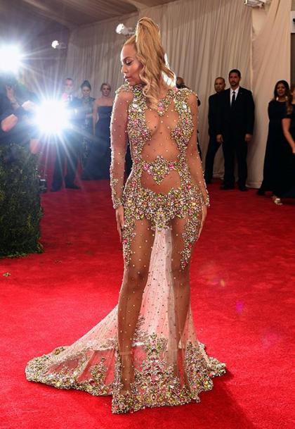 Beyonce Knowles & Jay Z Get Gussied Up for 2015 Met Gala