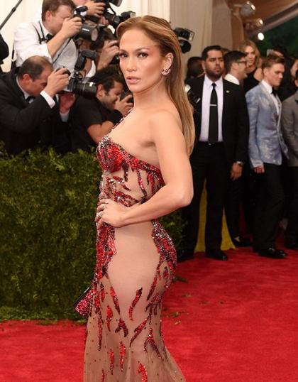 Jennifer Lopez Sizzles at 2015 Met Gala