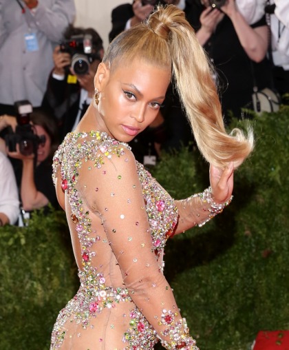 Beyonce's Met Gala rooster tail was a last-minute change in the elevator