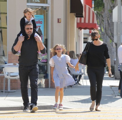 Ben Affleck and Jennifer Garner step out for a perfectly timed pap outing