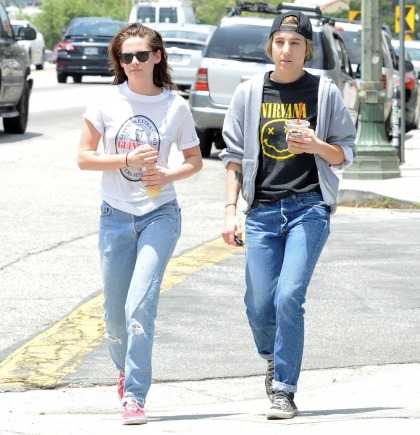 Kristen Stewart & Alicia Cargile rock some '90s street style: tired or cute'