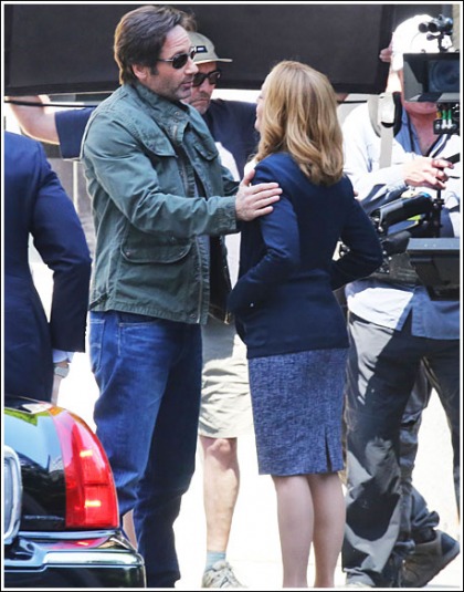 Gillian Anderson And David Duchovny Make Out On The Set Of The New X-Files Season! Gillian Anderson And David Duchovny Make Out On The Set Of The New X-Files Season!