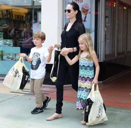 Angelina Jolie took Knox & Vivienne on a birthday book-buying excursion: cute?