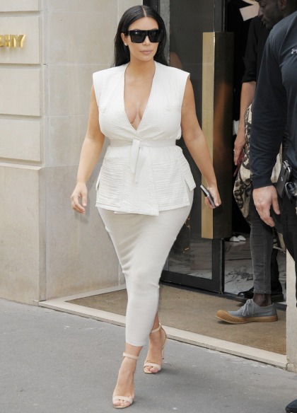 Kim Kardashian finally stepped out in a summery outfit & no coat: yay or nay?