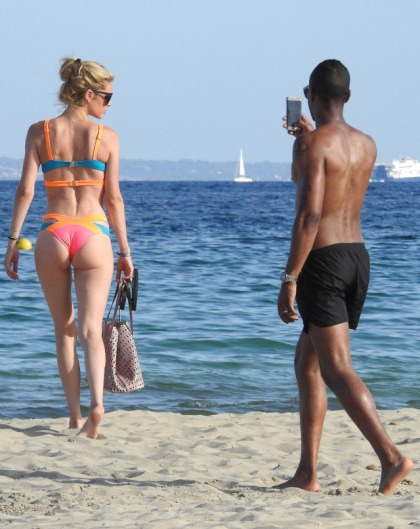 Doutzen Kroes Sports a Six Pack, Probably from Not Eating