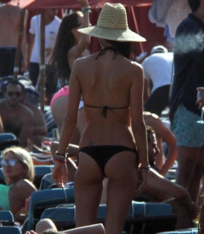 Alessandra Ambrosio's Supermodel Booty In A Bikini