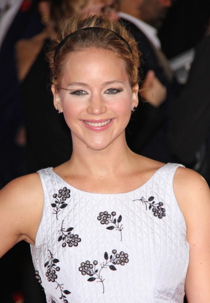 Jennifer Lawrence & Amy Schumer danced on a piano at a Billy Joel concert
