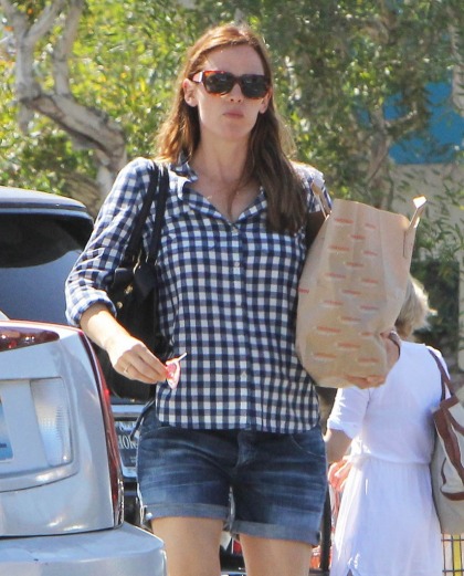 Jennifer Garner's weekend chronicled by People Mag: 'happy to get back to LA'