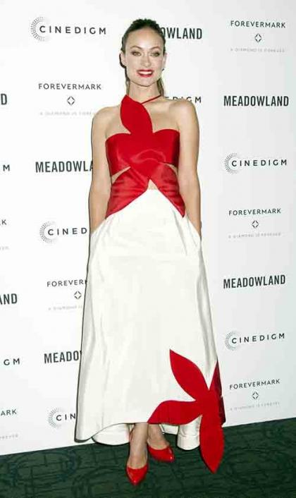 Olivia Wilde Wows Fans at 'Meadowland' Premiere