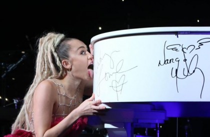 Miley Cyrus Is A Good Licker!