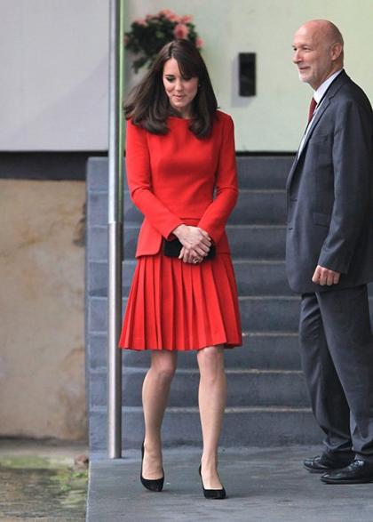 Kate Middleton Spreads Christmas Cheer at Anna Freud Centre